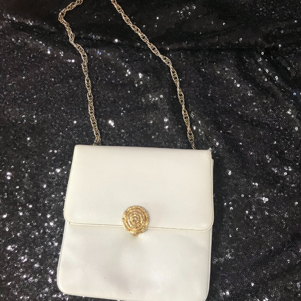 VINTAGE WHITE SHOULDER BAG W/CHAIN
